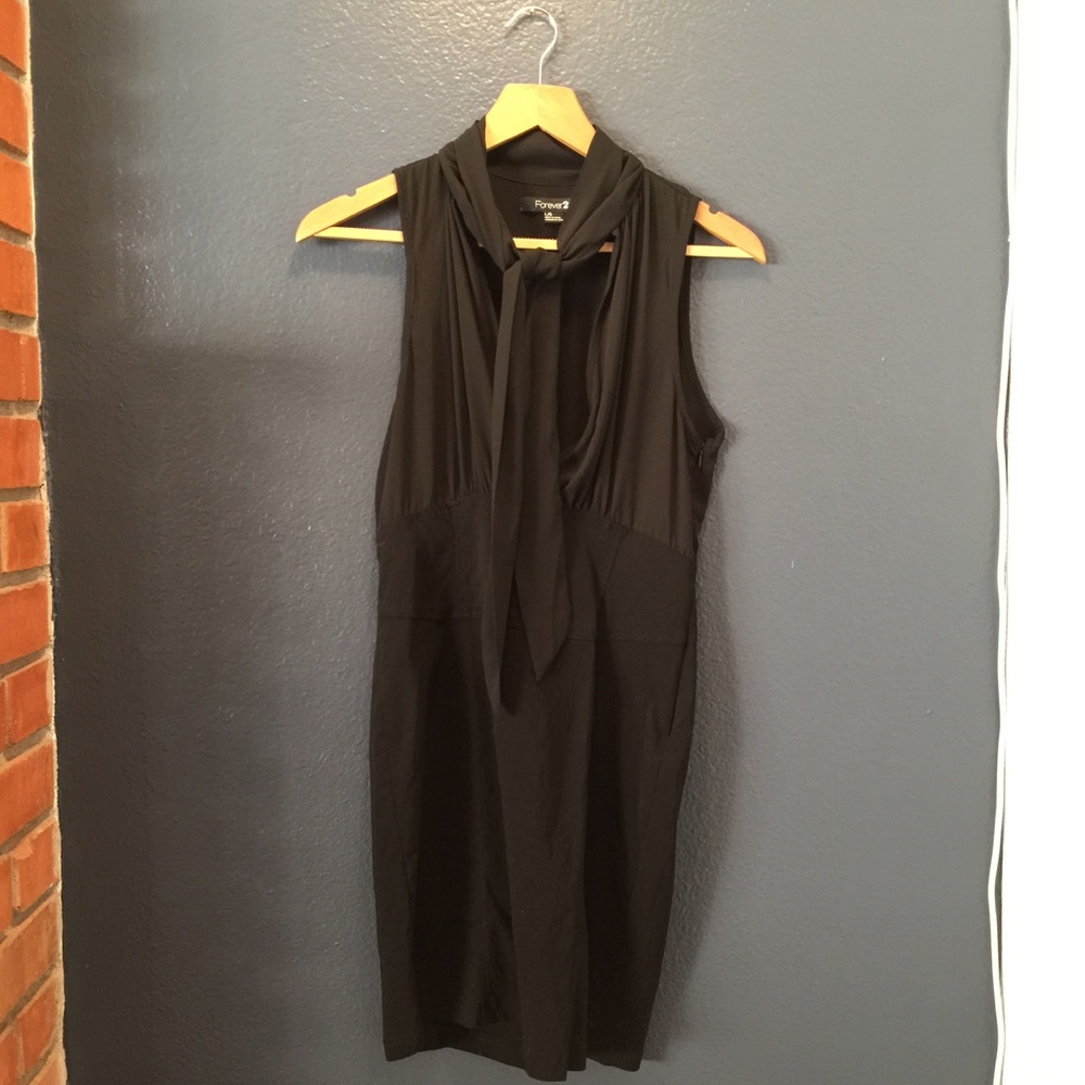 Cocktail dress with tie